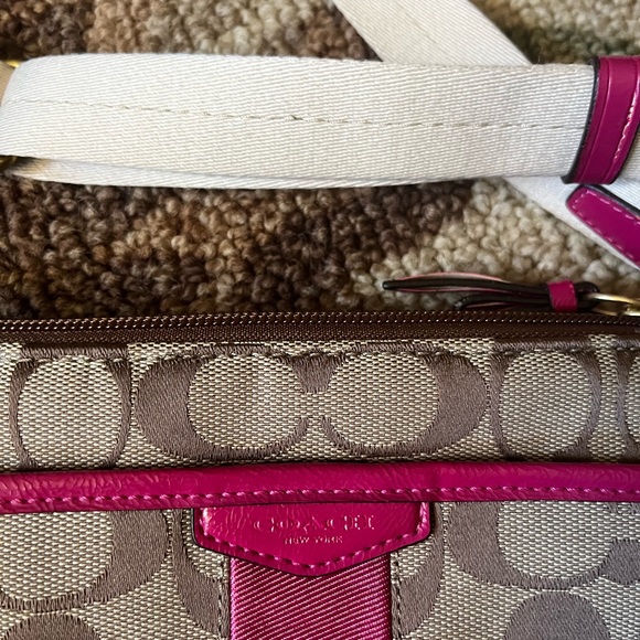 Coach - Picture 4 of 4